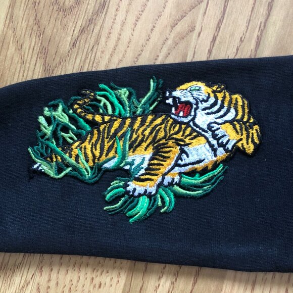 OFF-WHITE (Size XS) Tiger Sleeve Black Crewneck - Picture 7 of 11